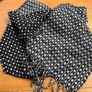 Banana republic scarf variegated pattern in black blue white with fringe